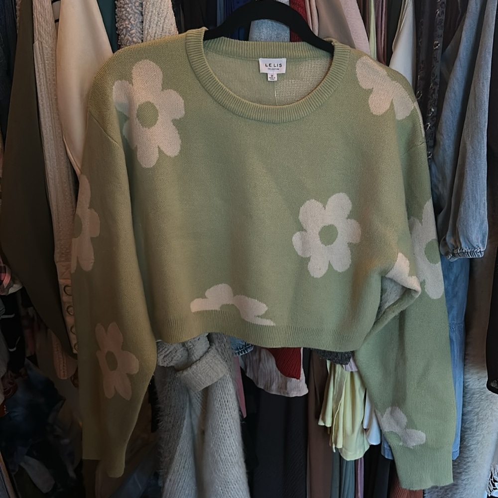 Le Lis Long Sleeve Crop Sweater with Daisy Pattern - Picture 3 of 5